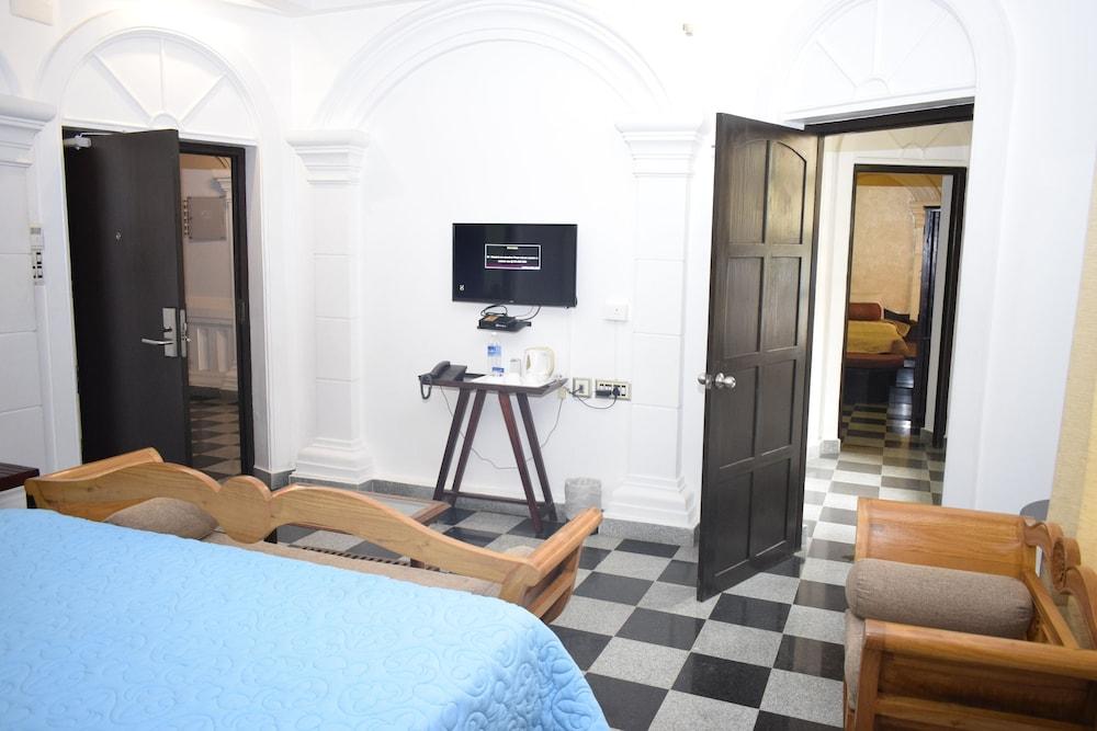 Le Chateau Pondichéry Extérieur photo